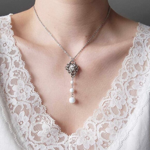 Gothic white pearl rosary necklace with a small silver chain - Picture 10 of 10